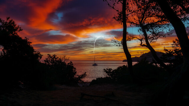 Sonnenaufgang am Cala Agulla Strand, Mallorca