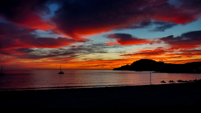 Sonnenaufgang am Cala Agulla Strand, Mallorca