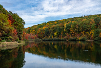 Fototapeta na wymiar View of the Coopers Rock Lake and Glade Run in the state park in the autumn. Located near Morgantown WV