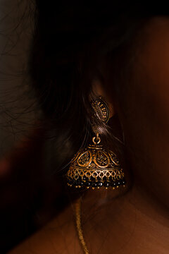 Antique gold earring- jumki 
