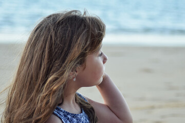 Fototapeta na wymiar Girl on beach