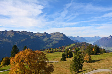 Blick vom Oberberg bei Illgau über den Kanton Schwyz mit Stoos und Fronalpstock, Schweiz