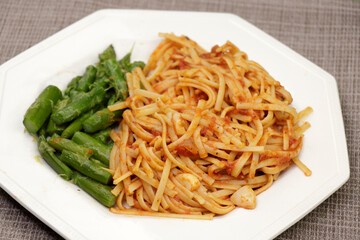 Steamed Asparagus with Linguini, Garlic Cloves and Tomato