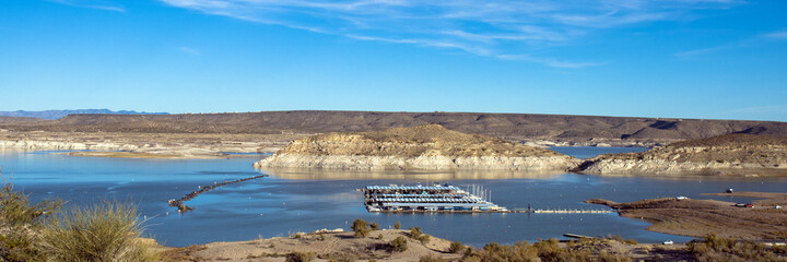 Obraz premium Panorama of the marina, lake, and landscape at Elephant Butte State Park near Truth or Consequences, New Mexico