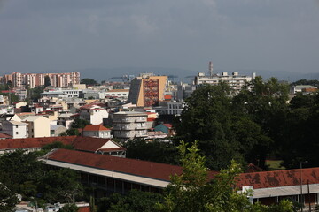 Obraz premium Vue de Fort-de-France et du quartier des Terres Sainville en Martinique