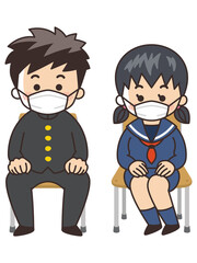 学校の椅子に座る高校生　マスク着用