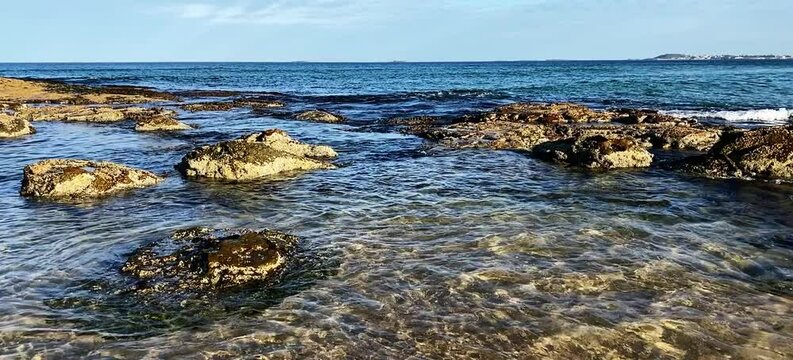 Slow motion of waves crashing 