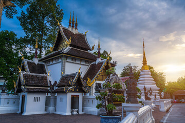 Obraz premium Wat Chedi Luang is a Buddhist temple in the historic centre and is a Buddhist temple is a major tourist attraction in Chiang Mai,Thailand.at twilight time blue sky clouds sunset background.