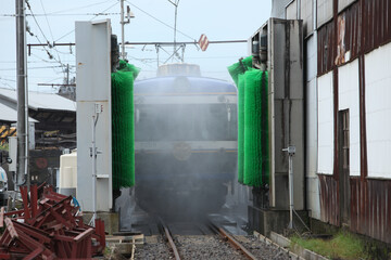 島根県一畑電車の洗車風景
