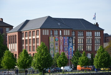 Historisches Bauwerk am Fluss Spree im Stadtteil Tiergarten, Berlin