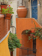Fototapeta na wymiar Mediterranean flair in the streets of houses
