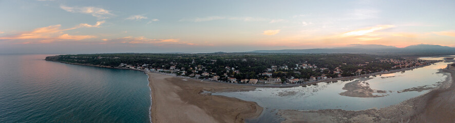 Fototapeta na wymiar Panorama aérien de la Franqui au coucher du soleil