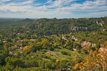 Die Landschaft der Alpilles in der Provence