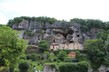 Strong House of Reignac, Dordoña, Francia. Castillo integrado en una roca.
