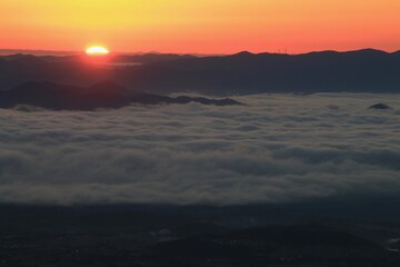 つばくろ谷 からの雲海と日の出（福島市）