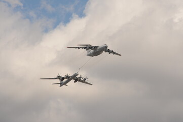 Fototapeta na wymiar The IL-78 tanker aircraft simulates refueling in the air of the Tu-95MS 