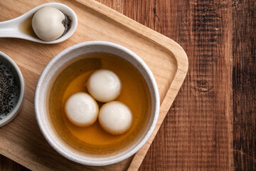 Sesame big tangyuan with syrup soup.