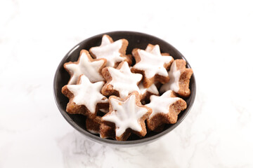 star shape of gingerbread cookies