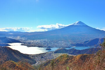 Fototapeta premium 秋の河口湖と富士山。