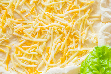 ミックスチーズピザ　焼く前