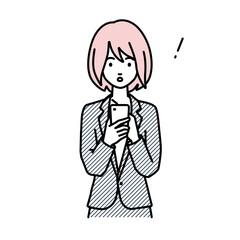 立ってスマートフォンを操作して何かに気づいて驚いたスーツの女性