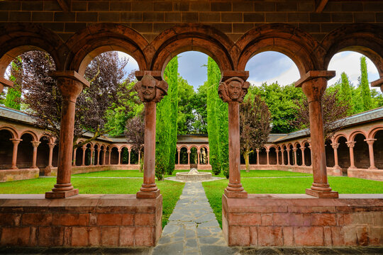 Beautiful Valira Park in La Seu d'Urgell, Lleida, ideal for walking with dogs and where its route is very familiar