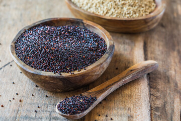 Fototapeta na wymiar Chenopodium quinoa - Organic quinoa seeds in the wooden bowl