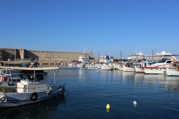 Fototapeta na wymiar Fischkutter im Hafen von Rhodos