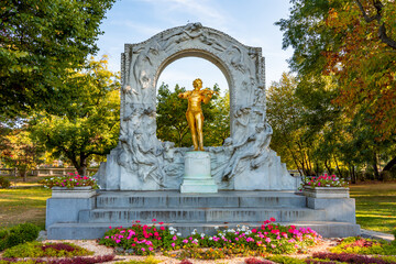 Fototapeta na wymiar Monument to famous composer Johann Strauss in Stadtpark in autumn, Vienna, Austria