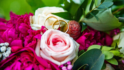 obrączki ślub piękne kwiaty wesele - obrazy, fototapety, plakaty