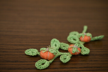 Guía de calabaza tejidas a crochet con hojas