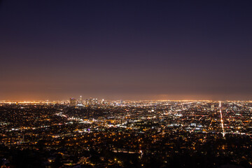 Fototapeta na wymiar Downtown Los Angeles Skyline mit Hochhäusern bei Nacht