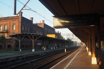 Peron na dworcu kolejowym na stacji Nadodrze, Wrocław, Polska