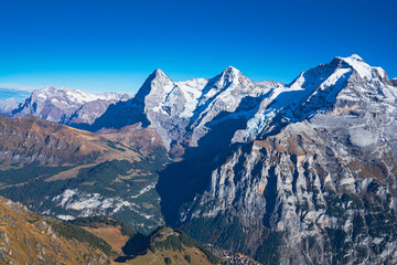 Jungfrauregion, Schidhorn, its diversity makes the region unique. Lauterbrunnen is just as charming in summer as it is in winter. Hiking fans can enjoy the panorama on 300 kilometers amazing way