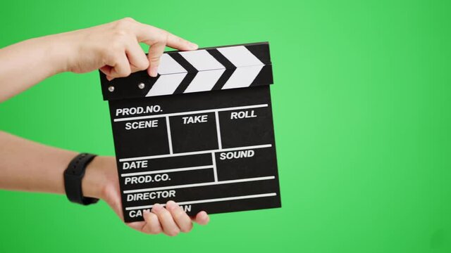 カチンコを鳴らす腕　クロマキー合成イメージ	