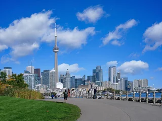 Fotobehang Toronto, Canada - October 27, 2021:  Runners and cyclists enjoy a warm fall day on the recreational trail beside Lake Ontario near downtown Toronto. © Spiroview Inc.