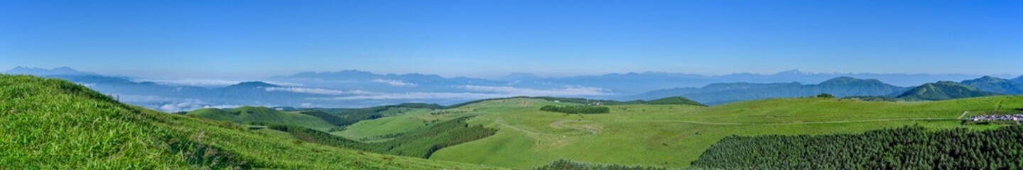 Fototapeta premium 車山高原から見た山並みと雲海のパノラマ情景＠長野