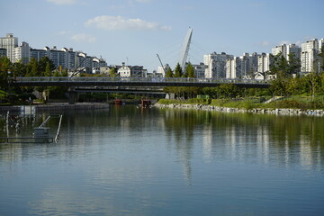 Fototapeta premium 장기동에는 라베니스 상가가 있고, 아름다운 수로를 따라 보트가 운행됩니다.