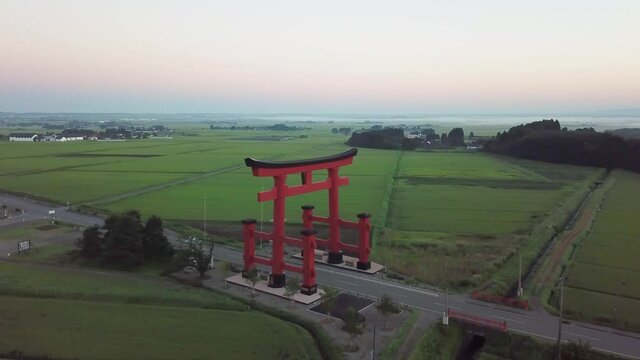 【山形】夏の朝 羽黒山大鳥居