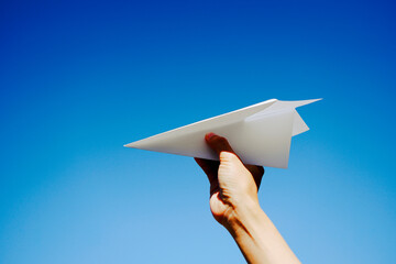 青空と紙ひこうき © beeboys