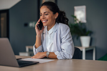 Adult woman, receiving a phone call