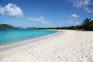 Fototapeta na wymiar White sand tropical beach in Totrola island in the Caribbean sea