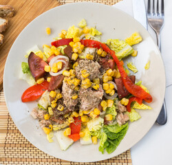mediterranean vegetable salad with tuna
