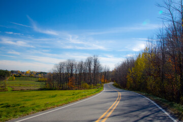 Fototapeta premium Fall colors in the Canadian countryside with road in the province of Quebec