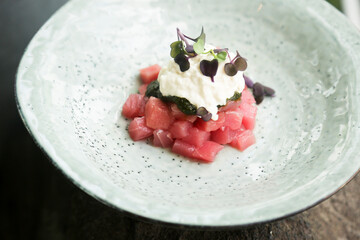 Tuna tartare with fresh cheese