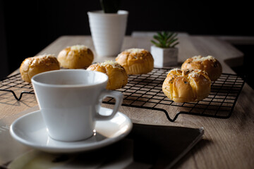 Garlic Cheese Bread (Yugjjog Maneulppang) is Korean Popular Street Food served on the table