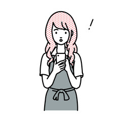 立ってスマートフォンを操作して何かに気づいて驚いたカフェ店員の女性