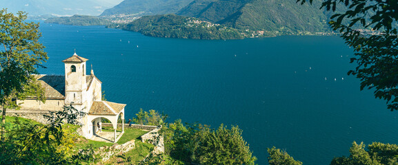 Ausblick über die Chiesa Santa Eufemia auf den Comer See, Musso, Dongo, Lombardei, Italien
