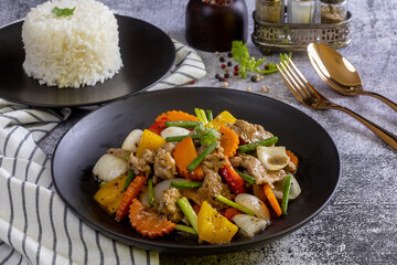 stir fried with black pepper & onion & chilli