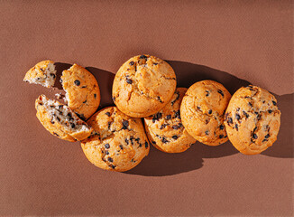 chocolate chip cookies close-up on brown background